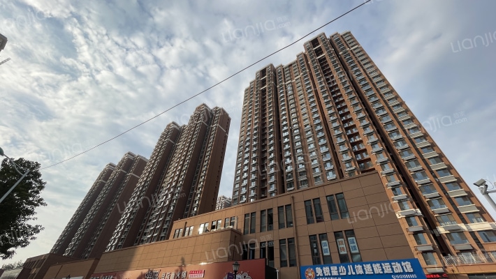 龙仕公园里外景图