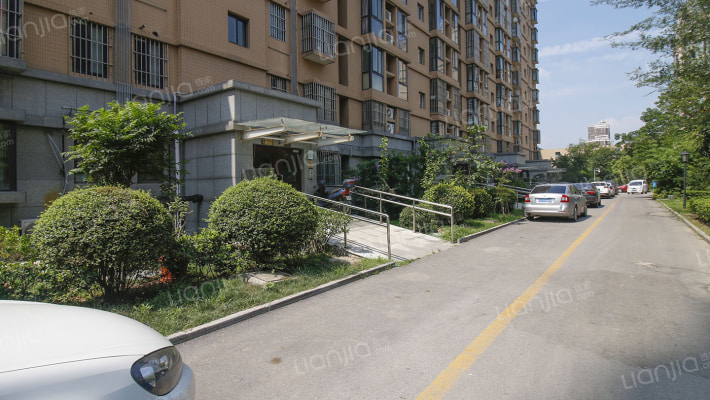 君廷湖畔外景图