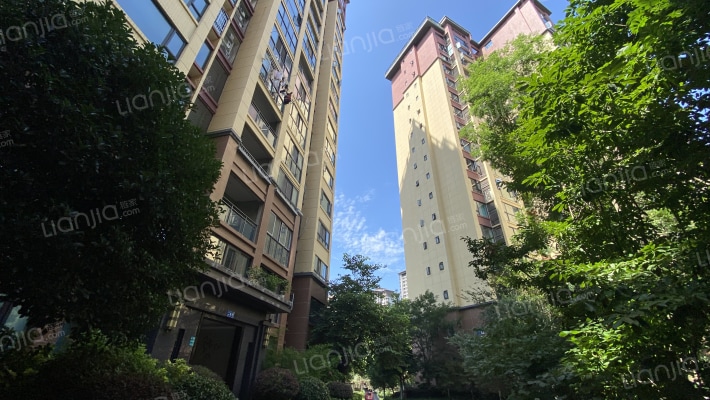 山漫锦城外景图