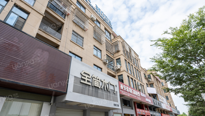 米兰商务大楼外景图