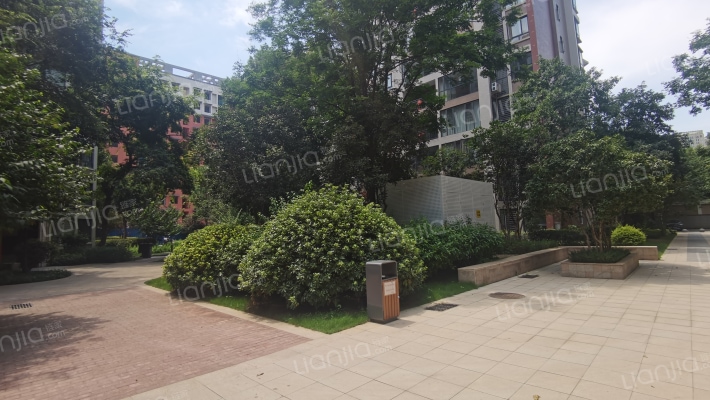 藏龙甲第外景图