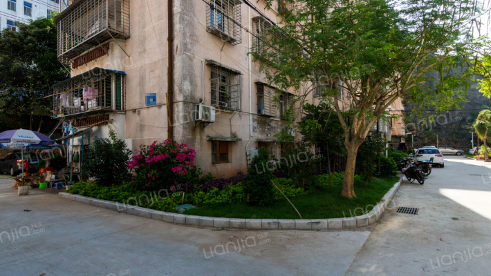 万山小区外景图