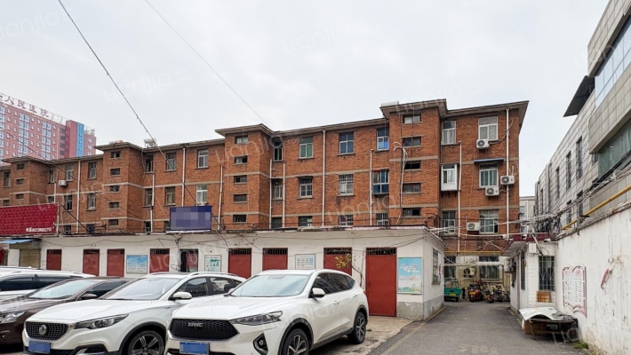 市防疫站家属院外景图