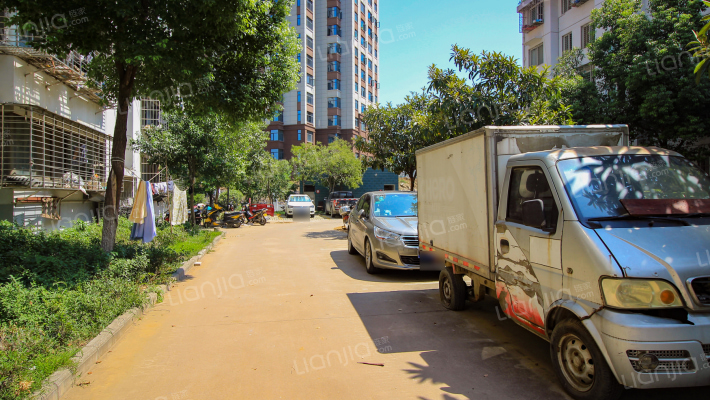 营盘花苑小区外景图