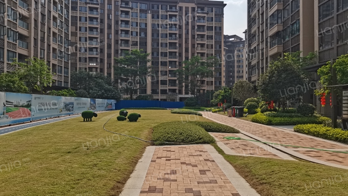 龙光玖御湖外景图