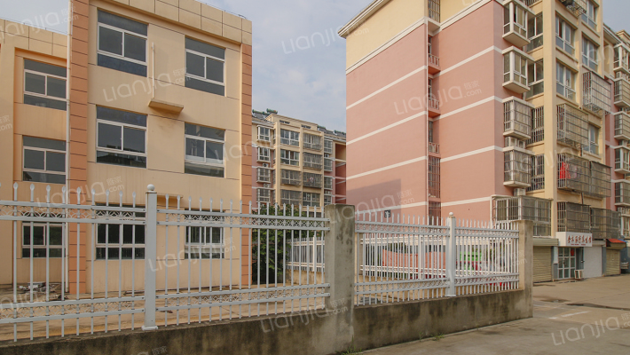 紫运花园外景图