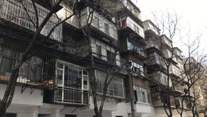 云南省商业厅靖国新村宿舍外景图