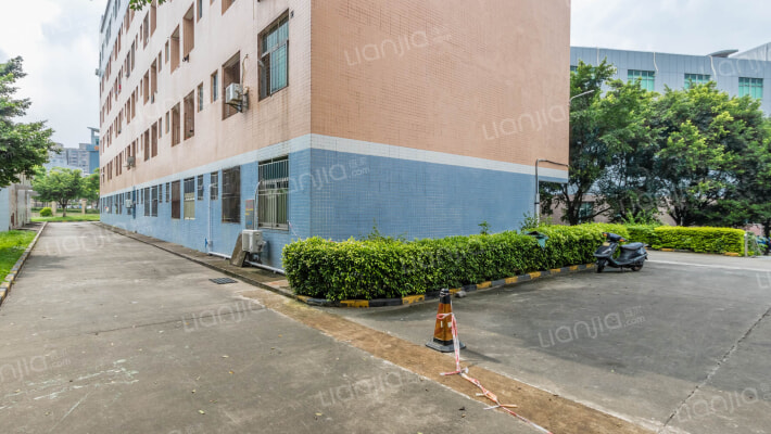 粮食集团观澜工业园宿舍外景图