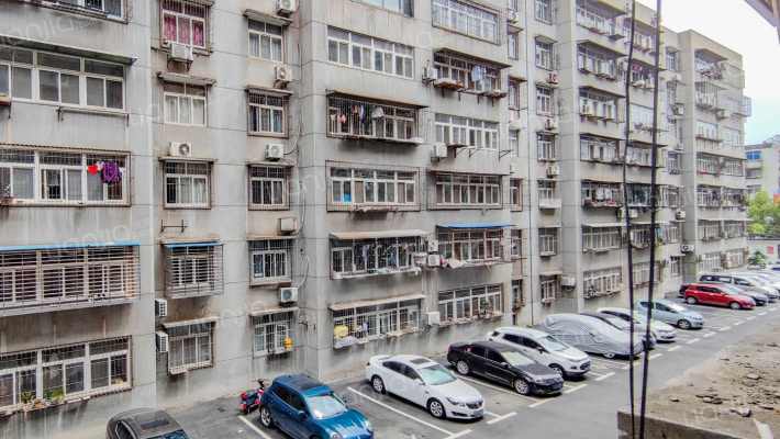 工行刘梗家属院外景图