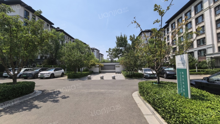 绿城桃李春风外景图