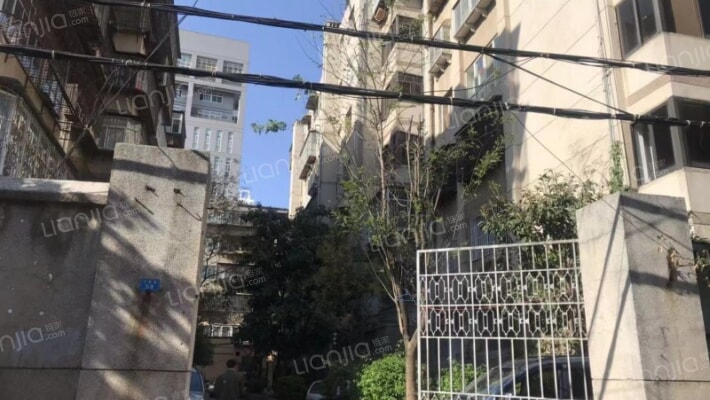 房管局职工楼外景图