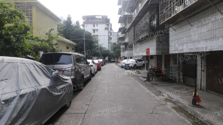 军警民小区外景图