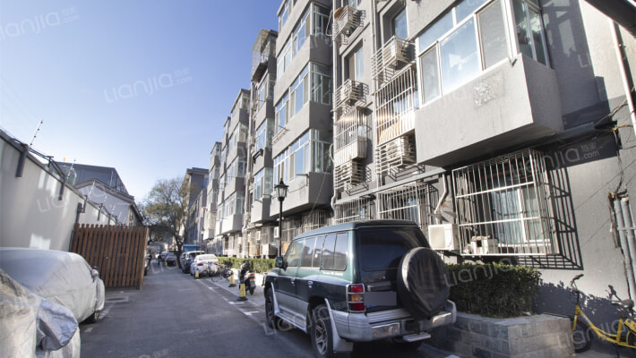 东四二条外景图