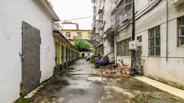 二建宿舍外景图