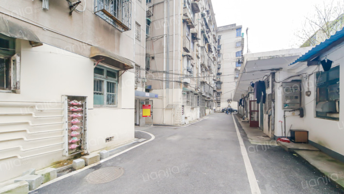 东风一村社区302库宿舍外景图