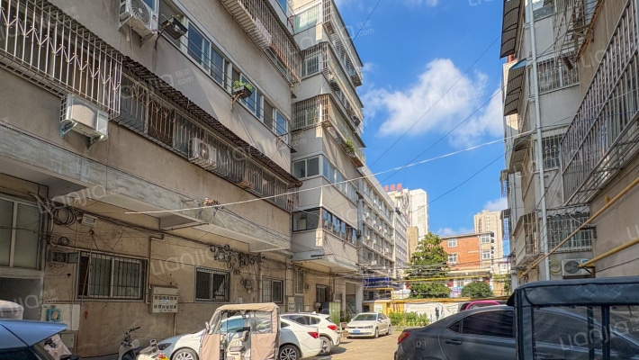 驻马店市环境监测站家属院外景图