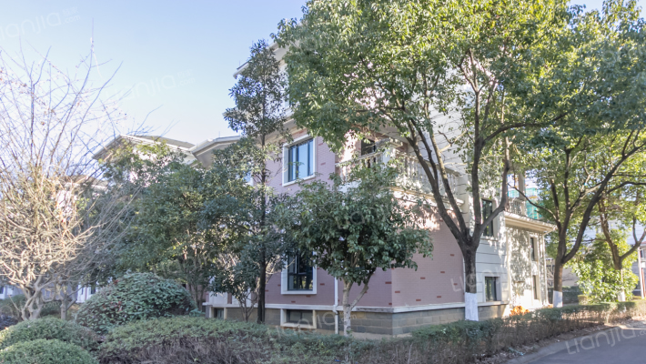 独秀山庄外景图