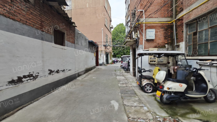 外贸土产家属院外景图