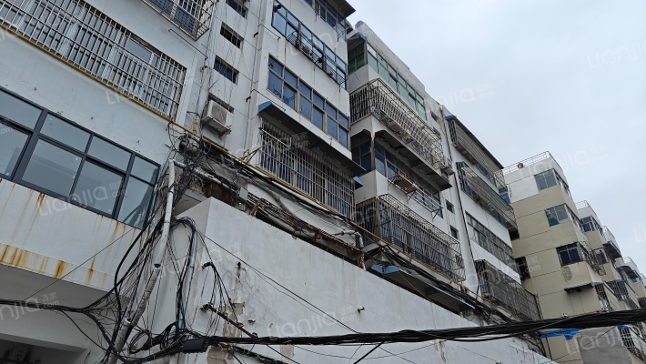 医药公司宿舍楼外景图