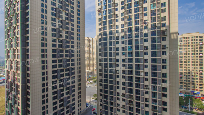 台商兴业广场外景图