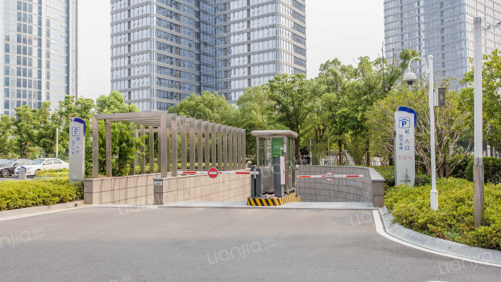 中新大厦外景图