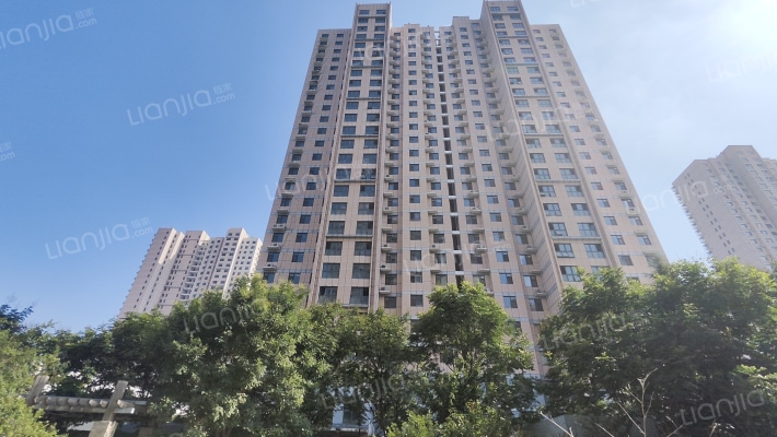 宏达圣水湖畔外景图