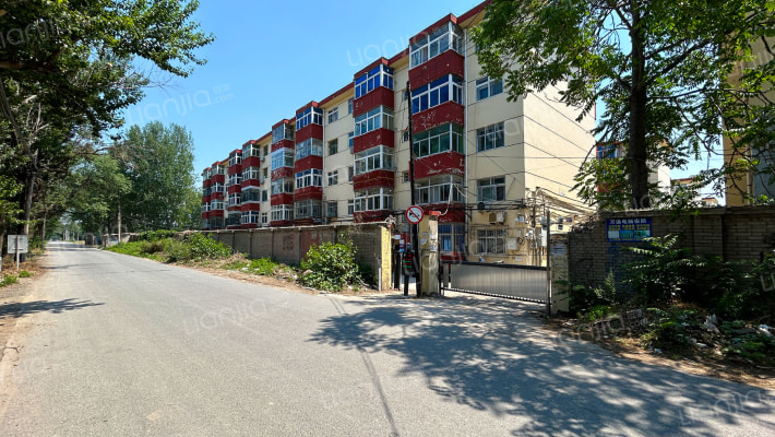 冶炼厂宿舍楼外景图