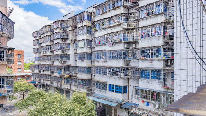 龙腾商城外景图