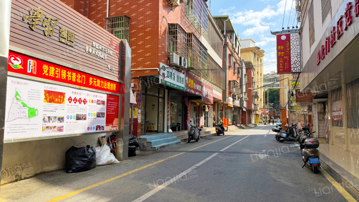 东山北门里外景图