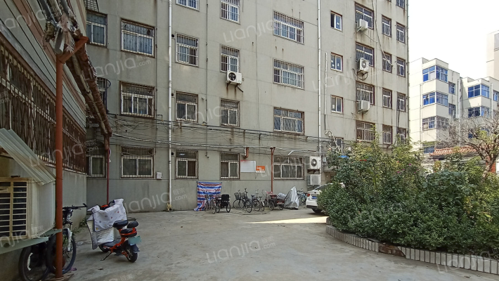 农行家属楼外景图