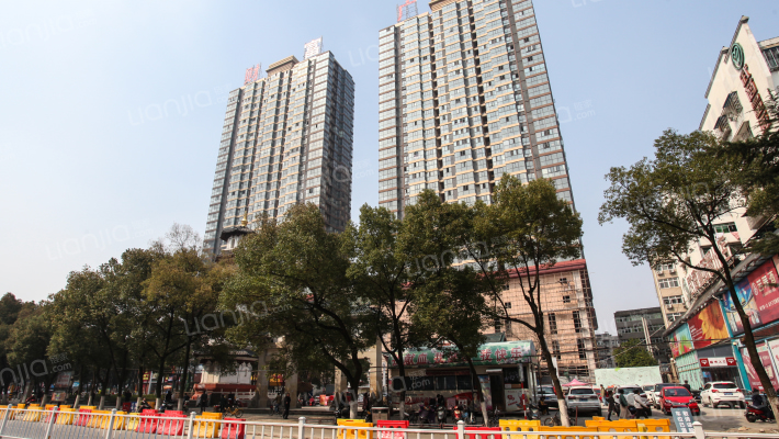 财富广场外景图