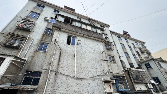 北门外商场东侧外景图