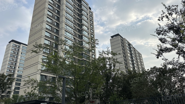 翠屏风华外景图