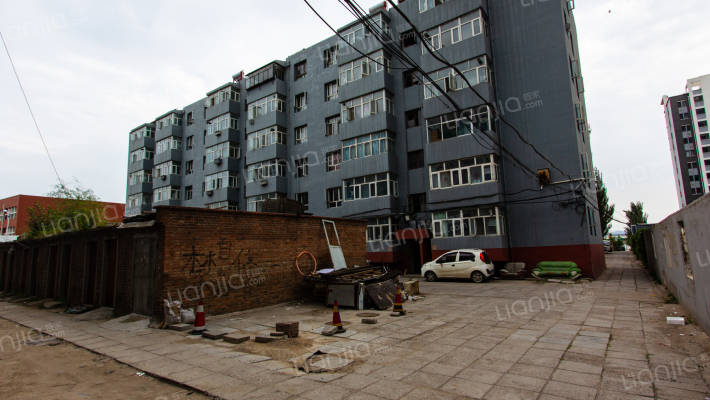 张家口特陶家属楼外景图