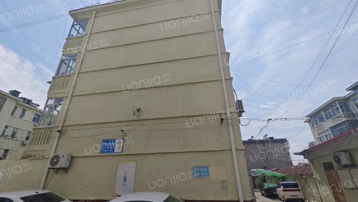 实验中学住宅楼外景图