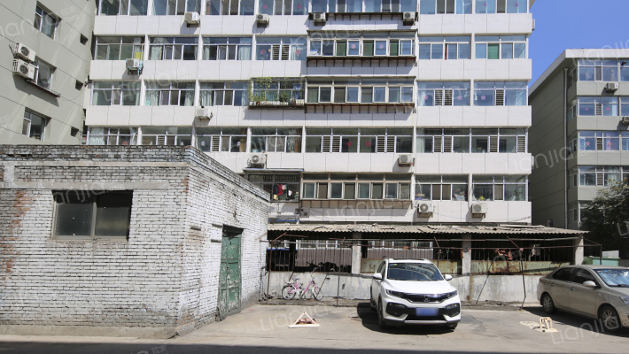 警鑫小区外景图