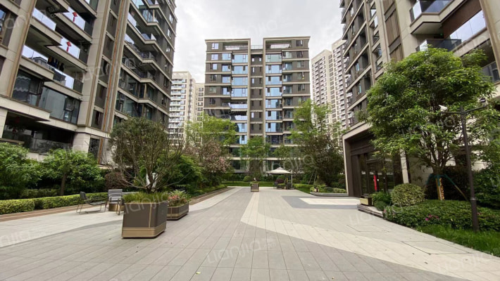 龙湖香港置地瑰雲里外景图