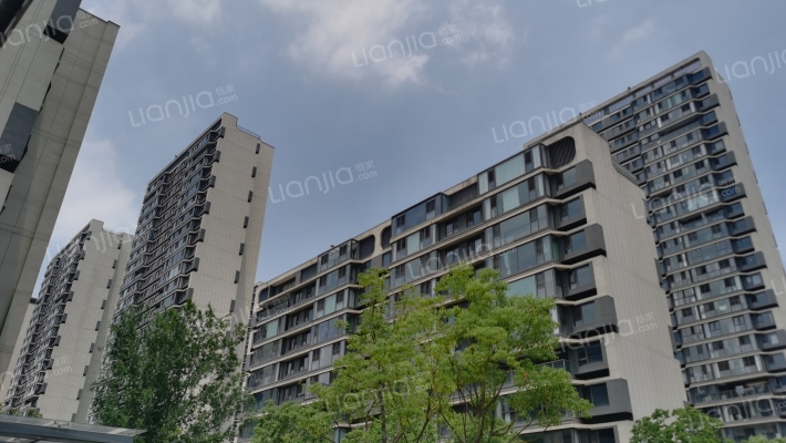 绿都云起平江外景图