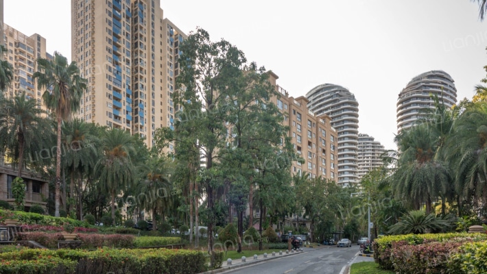 凤凰水城南岸外景图
