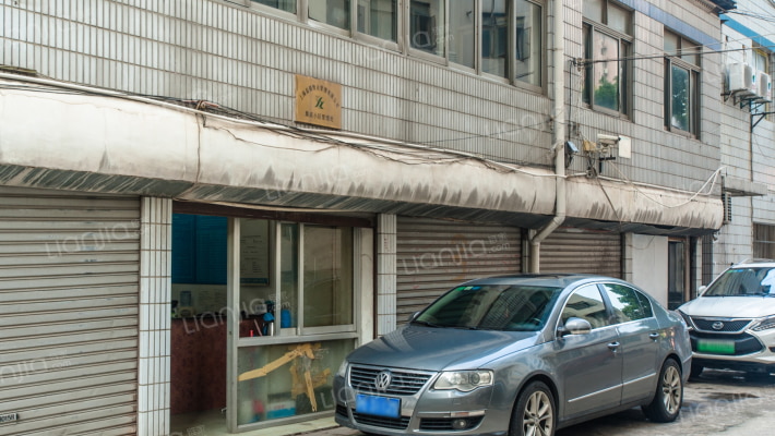 集成大厦外景图