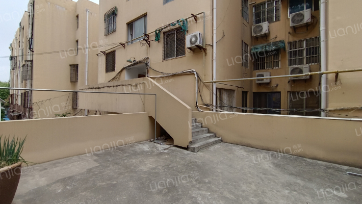 医药中专外景图