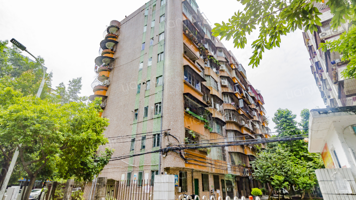 市经委住宅楼外景图