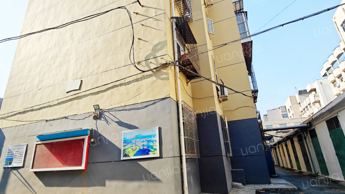 三友社区岱岳区工商局宿舍外景图