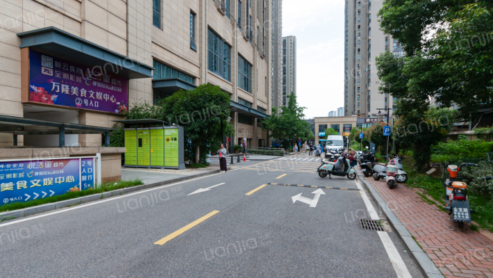 万隆城市广场外景图