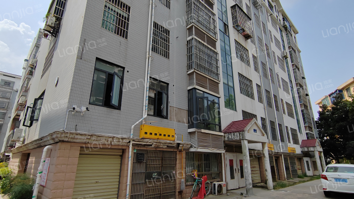 阳光花园小区外景图