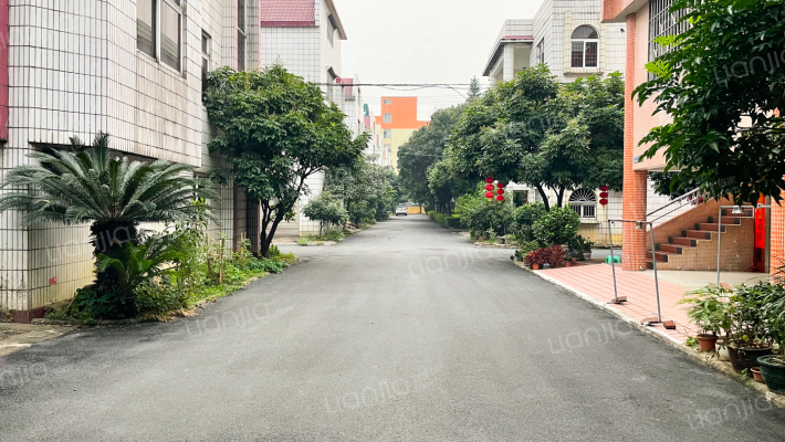 朝阳苑安全小区外景图