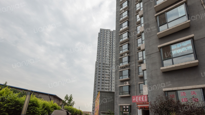 西流逸龙小区外景图