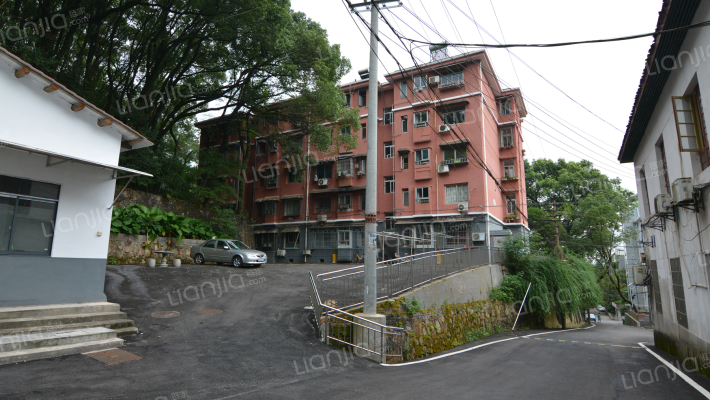 湖南艺术职业学院职工宿舍楼外景图