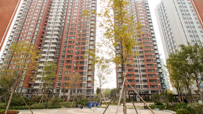 平安四季城外景图