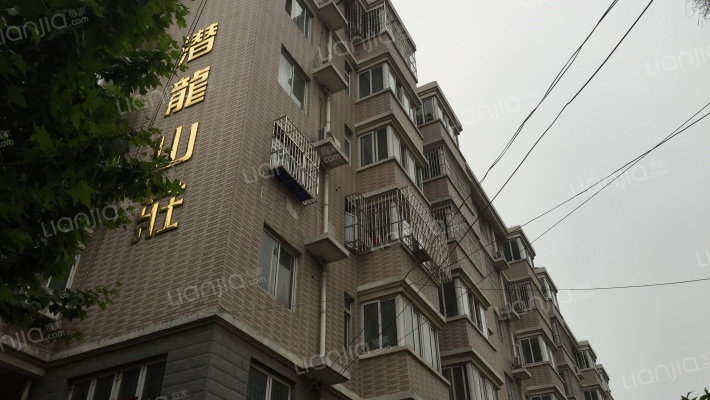 潜龙山庄外景图